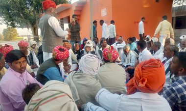 गंम्भीर नदी में पानी छोडे जाने की मांग को लेकर मौरौली में हुई किसानो की पंचायत