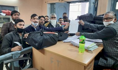 तिजारा के समस्त पटवारियों ने अपनी मांगो को लेकर मुख्यमंत्री के नाम सौपा ज्ञापन , उग्र आंदोलन की दी चेतावनी