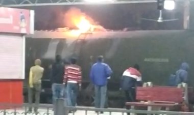 घर जाने की जल्दी में पेट्रोलियम मालगाड़ी पर चढ़ा युवक, हाइवोल्टेज लाइन की चपेट में आने से गोविन्दगढ़ निवासी की मौके पर हुई मौत