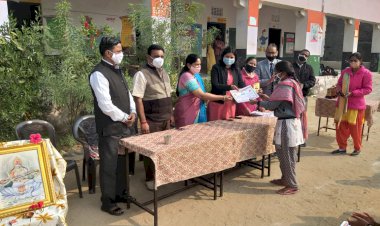 नगर परिषद आयुक्त दुर्गा कुमारी ने किया 16 प्रतिभाशाली बालिकाओं का सम्मान