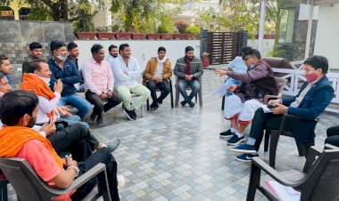 सरपंच संघ द्वारा पी डी खाते को बंद करवाने के संबंध में पूर्व मंत्री और विधायक रामलाल जाट को सौपा ज्ञापन