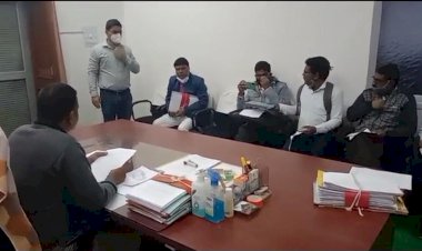 राजनैतिक दलों और मीडिया कर्मियों की मौजूदगी में जिला उप निर्वाचन अधिकारी ने मतदान सूचियों का अंतिम प्रकाशन किया जारी