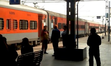 बयाना मे दस महीने बाद बजी जयपुर-बयाना पैसेन्जर ट्रेन की सीटी