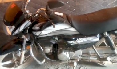 वीरमपुरा में चार दिनो से खडी है लावारिस बाइक  झील चौकी पुलिस को सूचना के बाद भी नही ली सुध