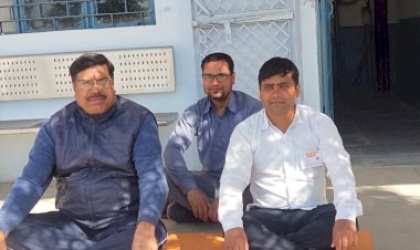 रेलवे कर्मचारियों को नाइट ड्यूटी पर अलग से भत्ता देने की मांग को लेकर कि भूख हड़ताल