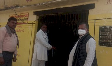 पीडी खातों के विरोध में सरपंचों ने ग्रामपंचायत कार्यालयो पर तालाबंदी कर जताया विरोध