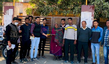 सरपंचों ने अपने अधिकारों की मांग को लेकर पंचायत मुख्यालय में तालाबन्दी कर किया विरोध प्रदर्शन