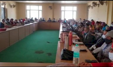 जिला प्रजनन एवं शिशु स्वास्थय विभाग द्वारा रामगढ पंचायत समीति सभागार में बुलाई मीटिंग