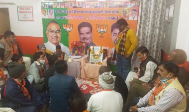 भाजपा कार्यालय खेडली पर क्रांतिकारी सुभाष चंद्र बोस चित्र पर पुष्प अर्पित कर मनाई जयंती