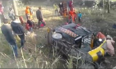 सवारियां से भरा टैम्पौ अनियंत्रित होकर पलटा