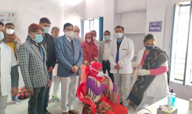 बड़ौदामेव पहूँची कोरोना वैक्सीन, 100 कर्मचारियों को लगाए गए टीके