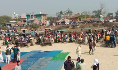 सैकड़ों की संख्या में कामां  से हरियाणा के बिवां बॉर्डर के लिए किसान ट्रेक्टर रैली हुई रवाना