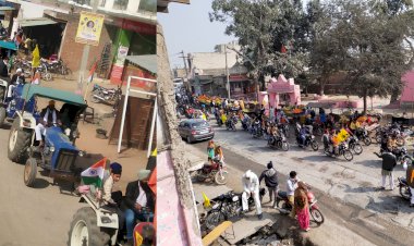 दिल्ली में धरना दे रहे किसानों के समर्थन मे निकाली ट्रेक्टर रैली