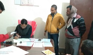 एसडीएम ने किया औचक निरीक्षण, महात्मा गांधी नरेगा कार्यालय पर लटका मिला ताला