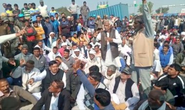 राजस्थान हरियाणा बॉर्डर पर चल रहे किसान आंदोलन के खिलाफ स्थानीय ग्रामीण उतरे विरोध मे