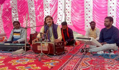 भजन संध्या कार्यक्रम मे कलाकारों ने यति महाराज की महिमा का किया गुणगान