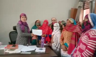 अपनी मांगो को लेकर आशा सहयोगिनीयो ने बाल विकास परियोजना अधिकारी को सौपा ज्ञापन