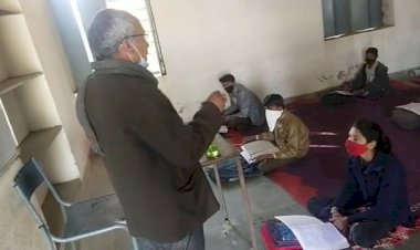 राजकीय उच्च माध्यमिक विद्यालय विधार्थियों को शिक्षा विभाग व राजस्थान सरकार के एसओपी के नियमानुसार सोशल डिस्टेंस के द्वारा करवाया अध्ययन