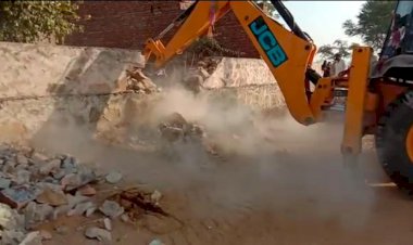 वर्षों से किए अतिक्रमण को पुलिस और प्रशासन ने जेसीबी से हटवाया