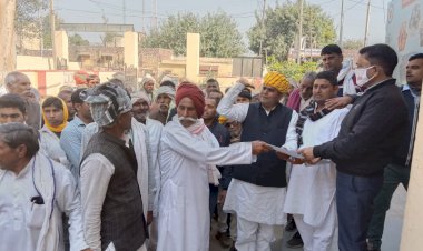 सरपंच संघ ने विरोध प्रदर्शन कर सौंपा ज्ञापन