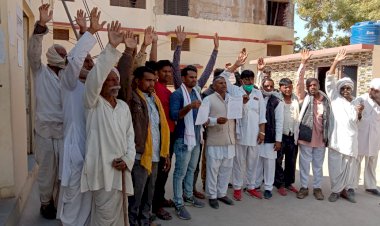 ग्रामीणो ने ज्ञापन सौंपकर सडक निर्माण कराने की मांग की