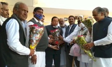 पूर्व सांसद डॉ करण सिंह के 76 वे जन्मदिन पर हुआ रक्तदान शिविर का आयोजन