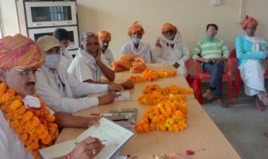 ग्राम पंचायत की बैठक में स्कूल खेल मैदान आवंटन करवाने के लिए प्रस्ताव