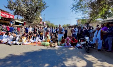 संयुक्त किसान मोर्चा के आव्हान पर  बर्ड़ौद  मे किया गया चक्का जाम