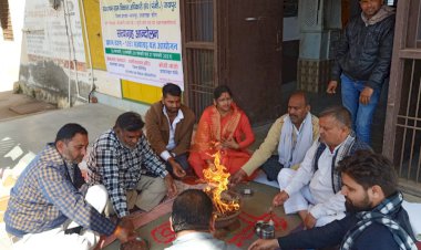 ग्राम विकास अधिकारियों ने अपनी मांगों को लेकर किया सत्याग्रह यज्ञ