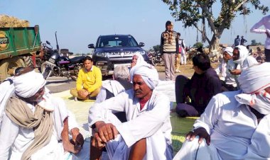 भारतीय किसान यूनियन के ब्लॉक अध्यक्ष विश्वेन्द्र सिंह झारोटी ने किया चक्का जाम का समर्थन