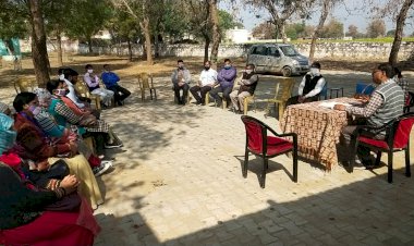 नूरनगर के राजकीय विद्यालय में सीबीईओ औमशंकर वर्मा की अध्यक्षता में शिक्षक-अभिभावक मीटिंग का हुआ आयोजन