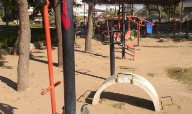 कबाड़ख़ाने मे तब्दील ओपन जिम, दे रही हादसो को आमंत्रण