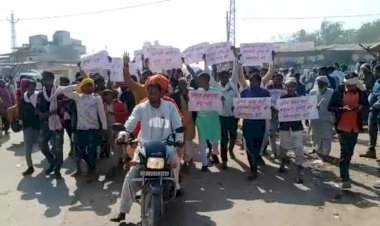 पुलिस के खिलाफ चल रहा धरना नवे दिन हुआ आक्रामक, रैली निकाल सौपा ज्ञापन