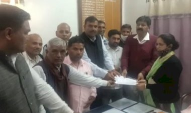 शिविर में आये सरपंच के वाहनों का कटा चालान, विरोध में सरपंचो ने विकास अधिकारी व एसडीएम को सौंपा ज्ञापन