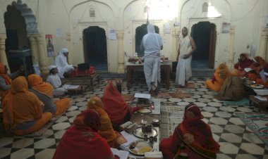 प्रथम तीर्थकर भगवान आदिनाथ के निर्माण कल्याणक महाेत्सव पर मंदिराे मे चढाया विशालकाय लाडू