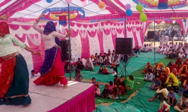 बीघोता गांव में आयोजित होली मिलन समारोह में गायकों ने दी फाग गीतों की प्रस्तुतियां