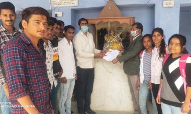 छात्रनेता के नेतृत्व में विभिन्न मांगों को लेकर सौंपा ज्ञापन