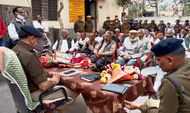 जिला पुलिस अधीक्षक ने सीएलजी सदस्यो व आमजन से किया संवाद, अभाव अभियोग भी सुने