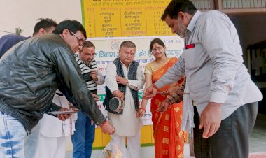 ग्राम विकास अधिकारियों ने अपनी मांगों को लेकर किया सत्याग्रह यज्ञ