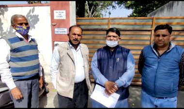 कठूमर मे मुंसिफ काेर्ट काे एसीजेएम मे कमाैन्नत व एडीजे काे नियमित कराने की मांग, विधी मंत्री काे बार संघ ने साैपा ज्ञापन