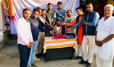 विश्व विख्यात ज्योतिष नगरी में  पुलवामा में शहीद होने वाले सैनिकों दी श्रद्धांजलि