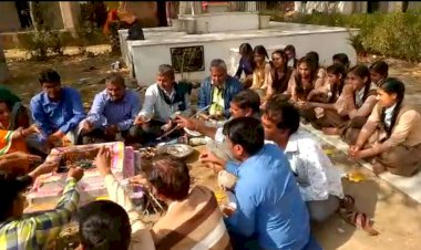 वैदिक मंत्रोचार द्वारा देवरिया विद्यालय मे मां सरस्वती की दुग्ध अभिषेक एवं हवन कर मनाई बसंत पंचमी