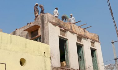 बयाना नगर पालिका के पुराने भवन को तोडने का काम शुरू