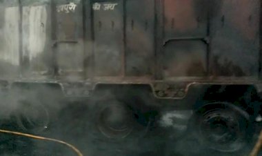अज्ञात कारणों से चलते ट्रक मे लगी आग, गाँव मानोता के पास की घटना