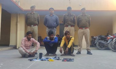 मोबाइल दुकानों का ताला तोड़ चोरी करने वाले तीन शातिर मोबाइल चोर गिरफ्तार