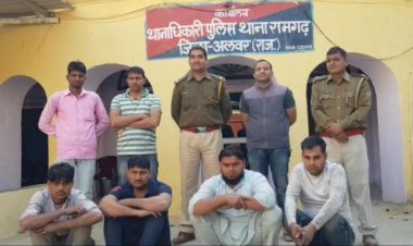 मुखबिर की सूचना पर बिना नंबर कैंटरा व सौ लीटर कच्ची शराब सहित चार गौतस्कर गिरफ्तार