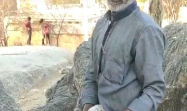 वन विभाग टीम ने अजगर सांप का रेस्क्यू कर सुरक्षित जंगल में छोड़ा