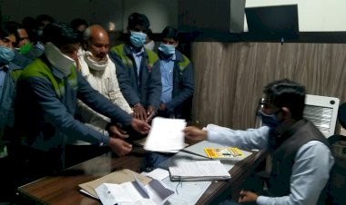 नाजायज धमकाए जा रहे कर्मचारी, ऑटोनम कर्मचारी संघ ने सौपा ज्ञापन