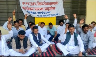 विकास कार्यों के लिए धनराशि नहीं मिलने पर सरपंच संघ ने किया धरना प्रदर्शन, विकास अधिकारी को सौपा ज्ञापन