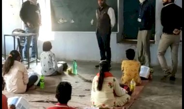 मिड डे मील कार्यक्रम के अंतर्गत वितरित किए गए खाद्यान्न के कोंबो पैक